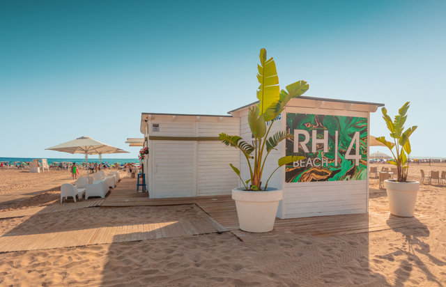 CHIRINGUITO "RH 4 BEACH"